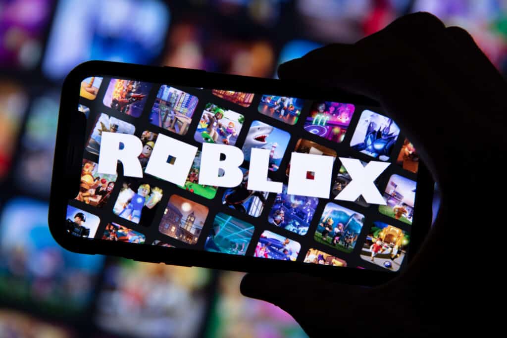 Roblox logo screen on phone