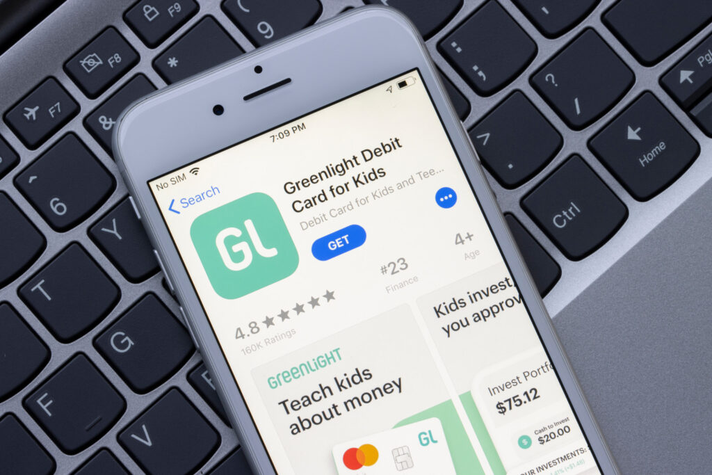 greenlight debit card for kids app on cell phone